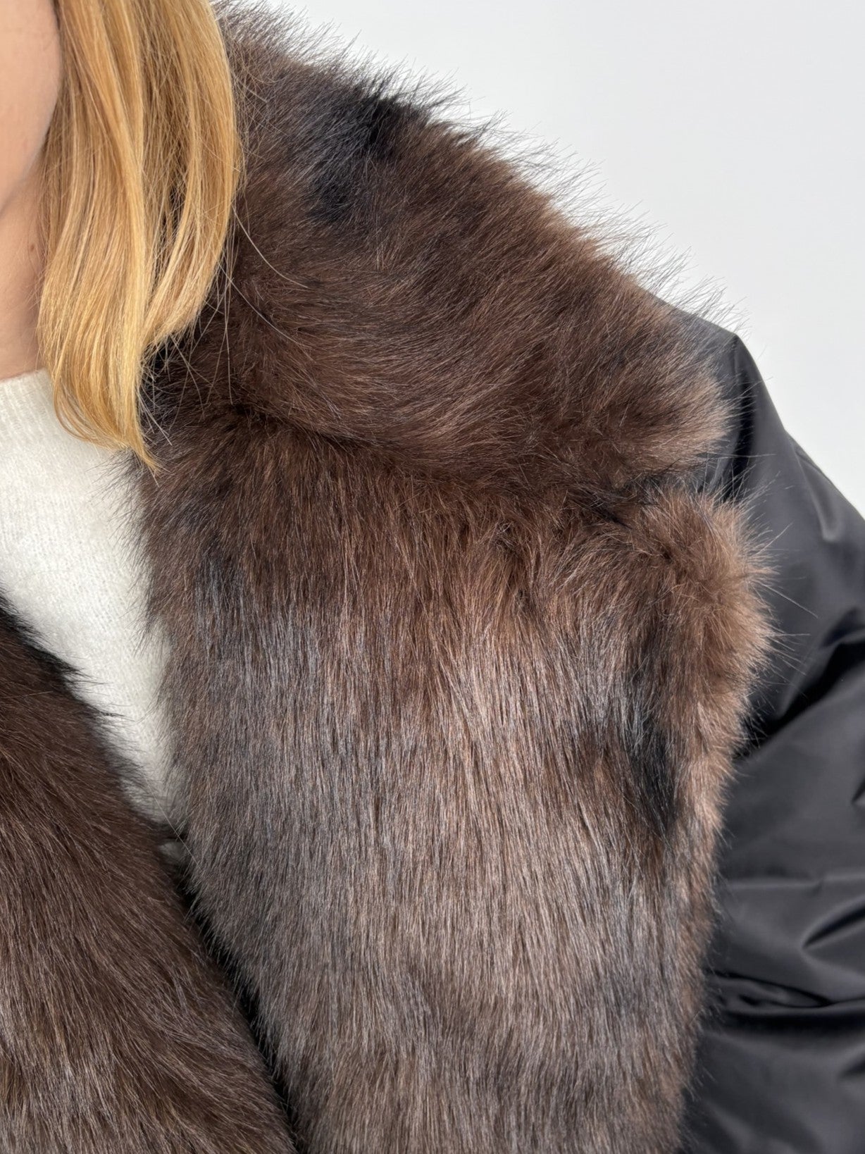 BLOUSON AVEC COL EN FAUSSE FOURRURE