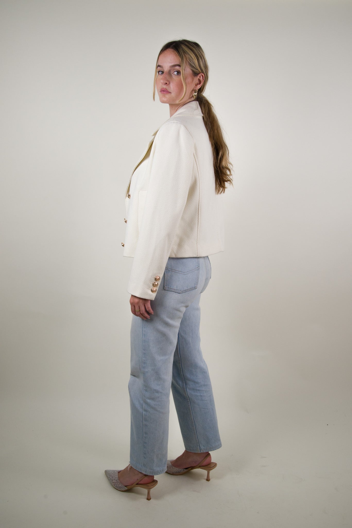 VESTE COURTE À DOUBLE BOUTONNAGE