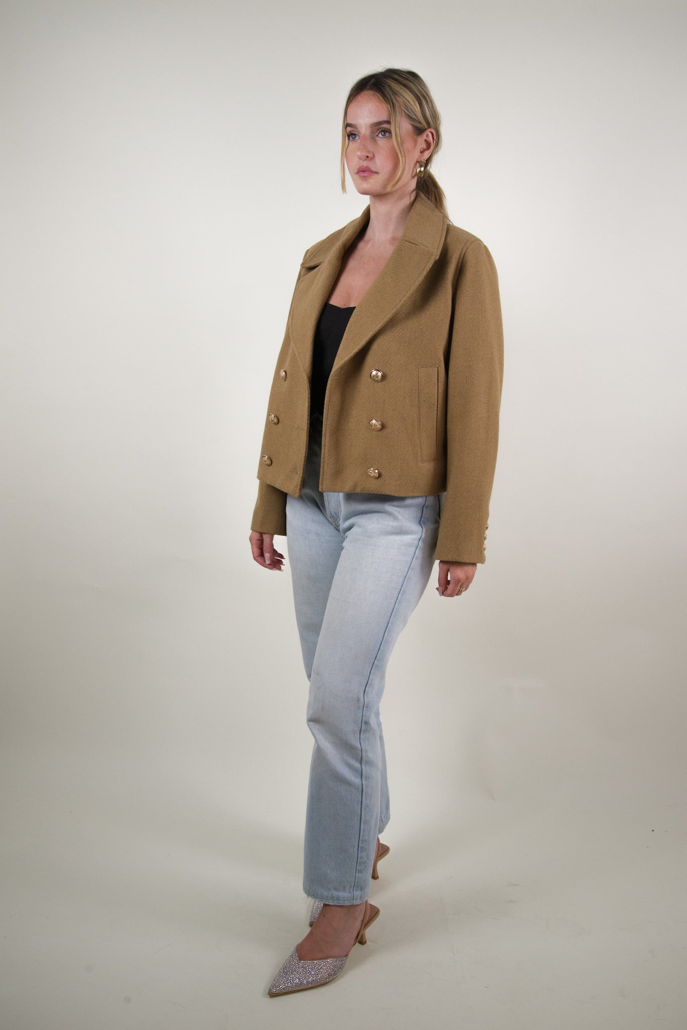 VESTE COURTE À DOUBLE BOUTONNAGE