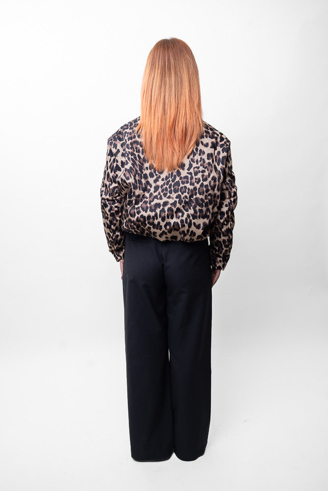 REVERSIBLE BOMBER WITH LEOPARD INTERIOR