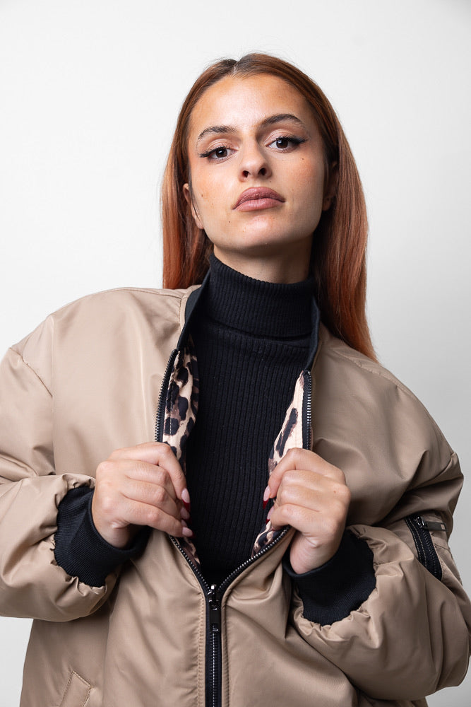 REVERSIBLE BOMBER WITH LEOPARD INTERIOR