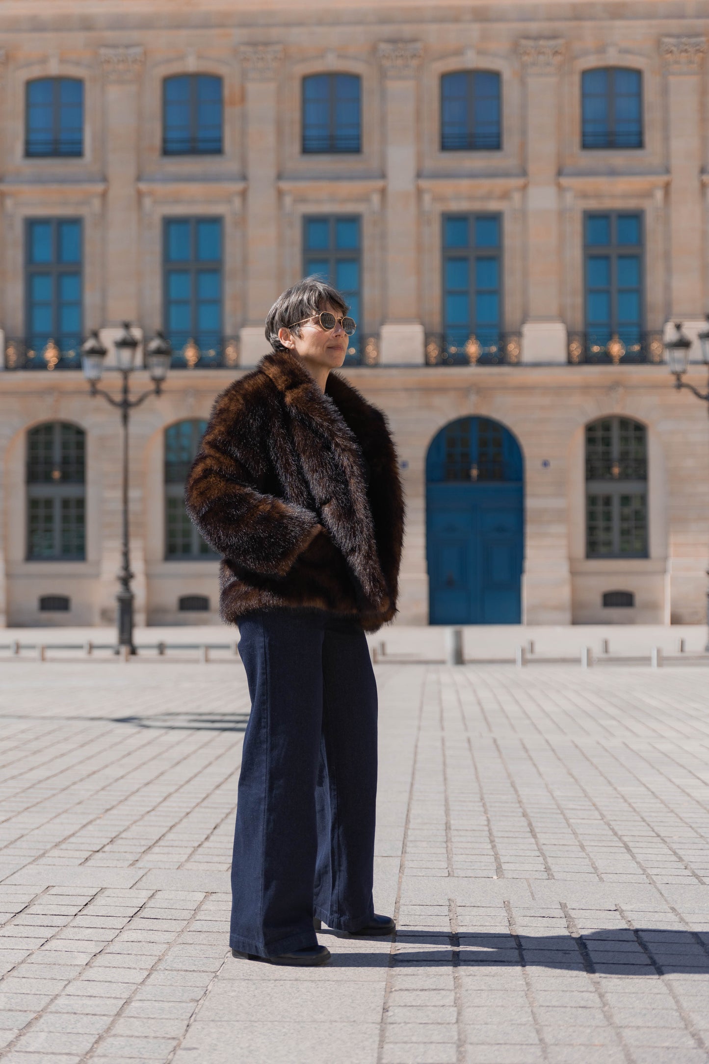 PANTALON EN JEAN À PLIS