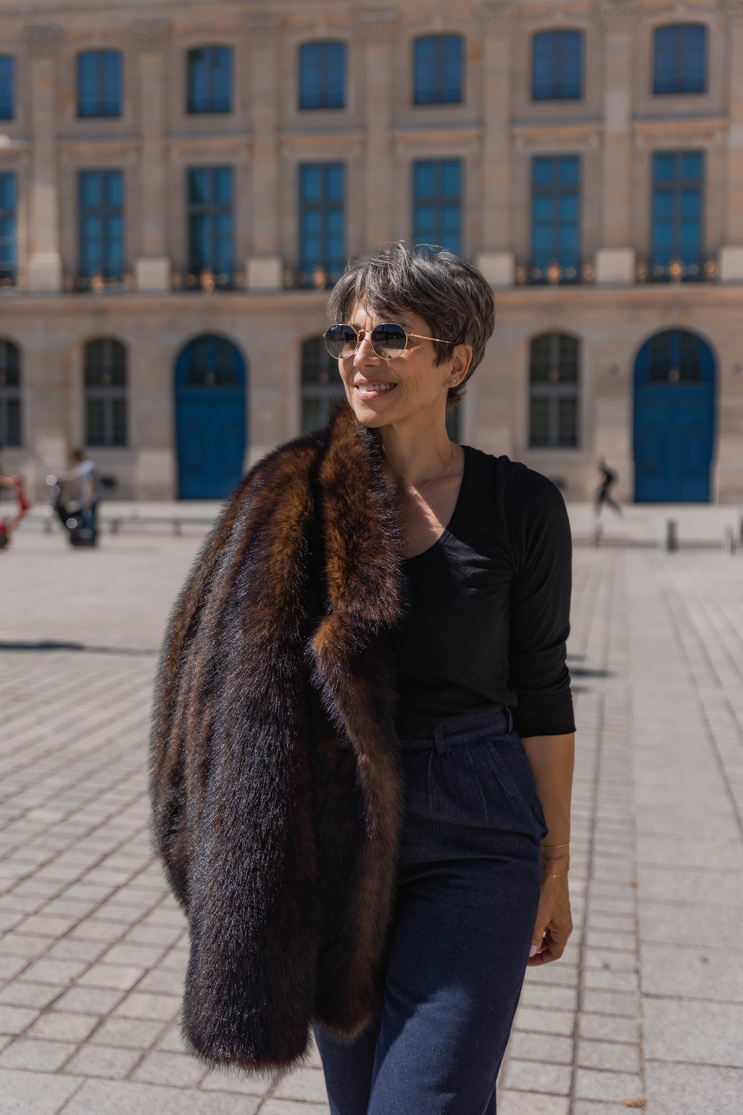PANTALON EN JEAN À PLIS