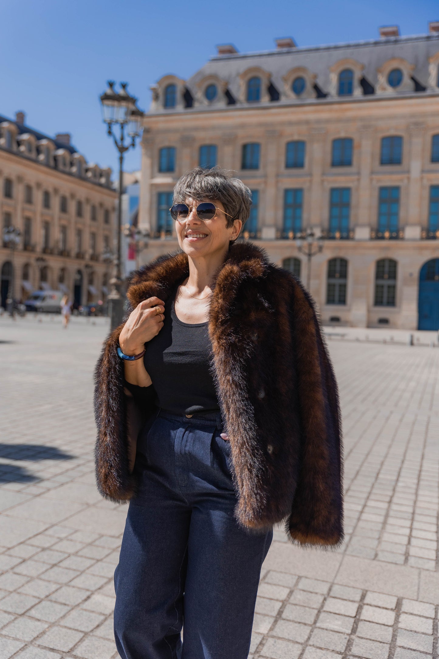 PANTALON EN JEAN À PLIS