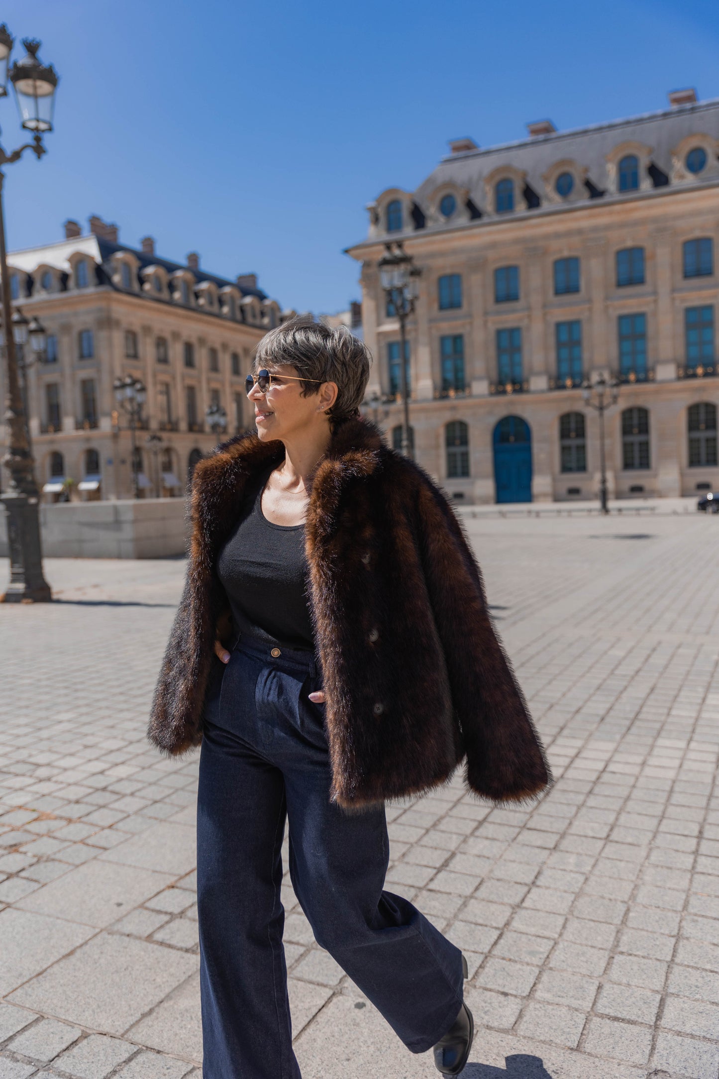 PANTALON EN JEAN À PLIS