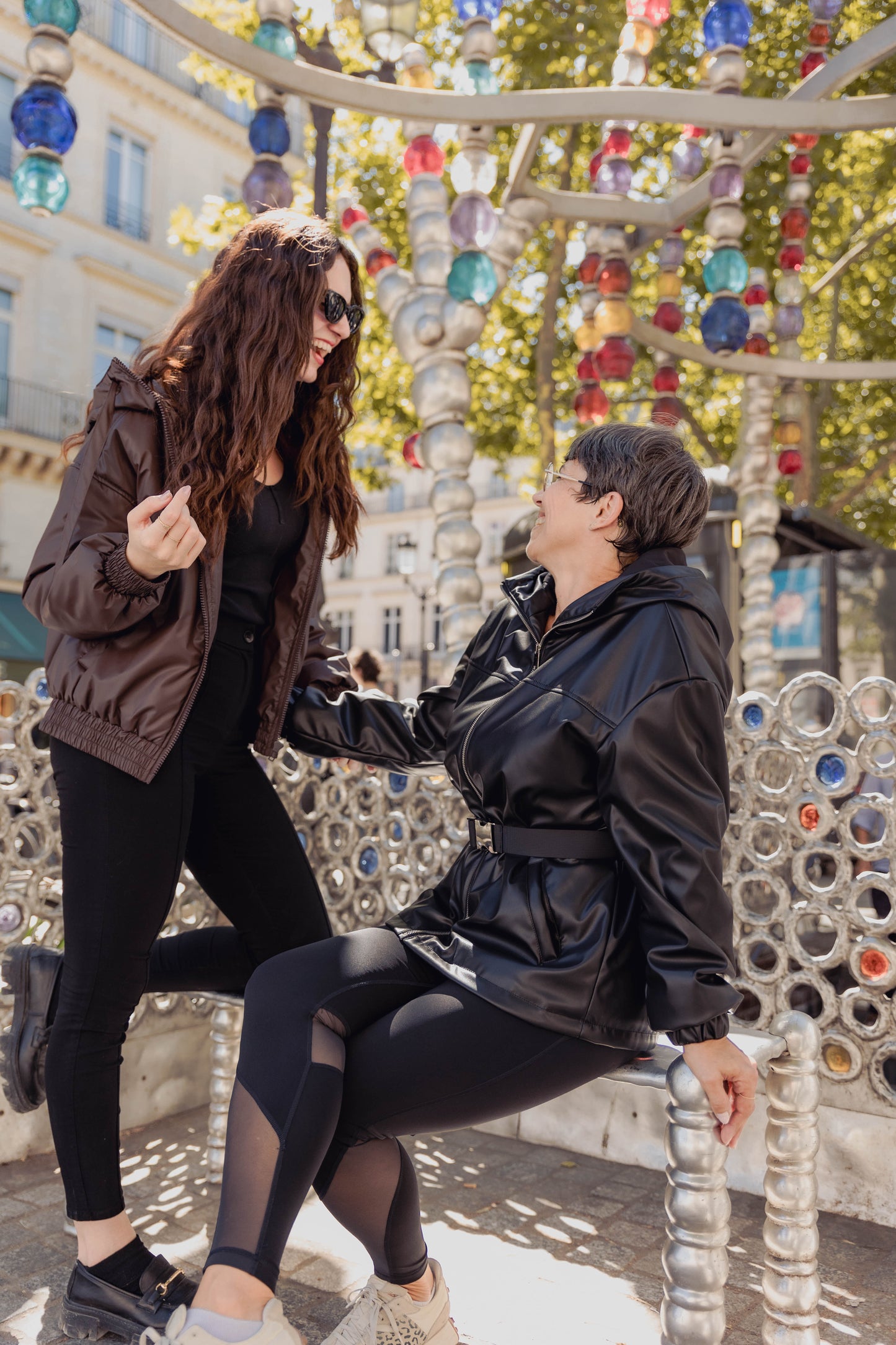CHAQUETA IMPERMEABLE CON CAPUCHA