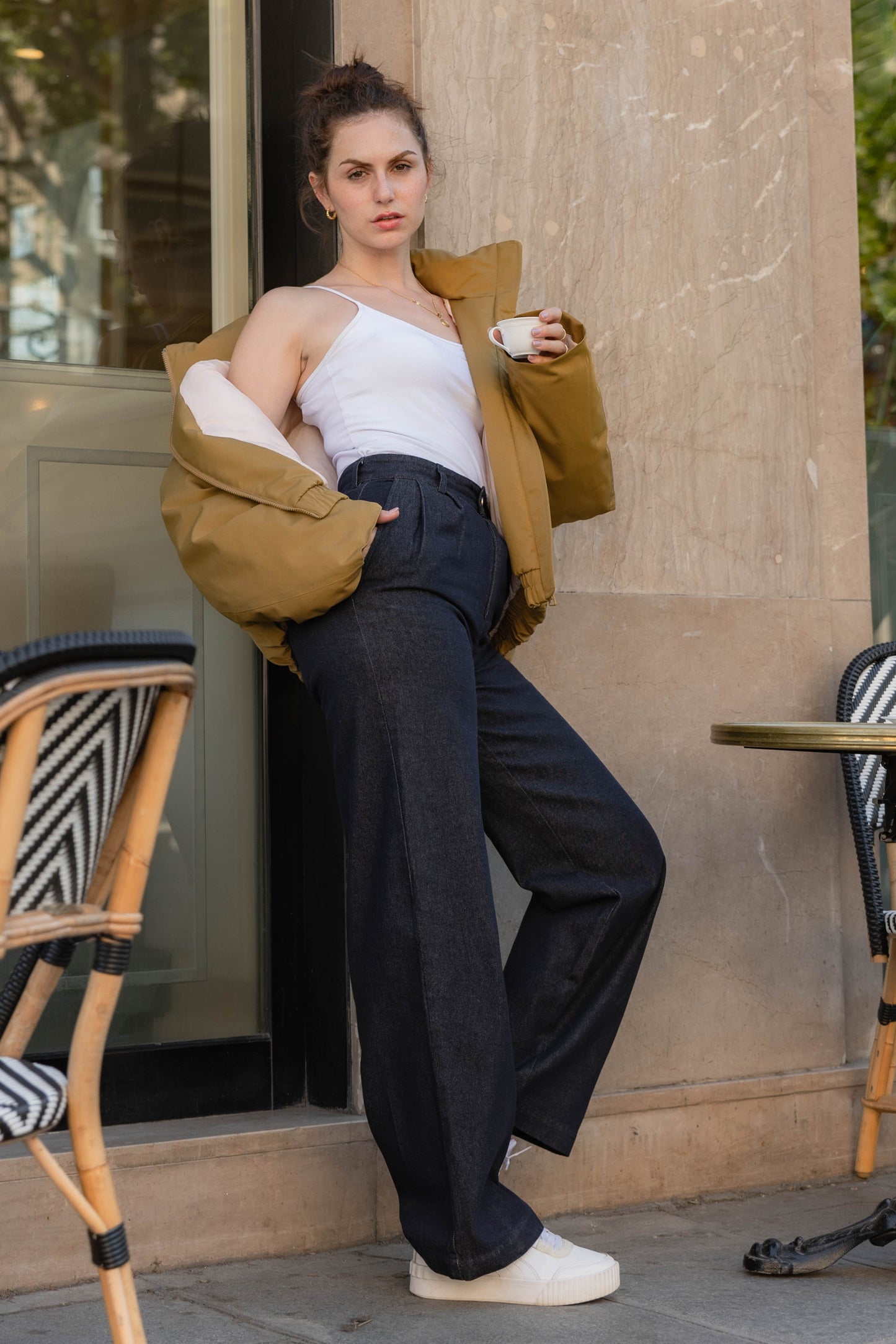 PANTALON EN JEAN À PLIS