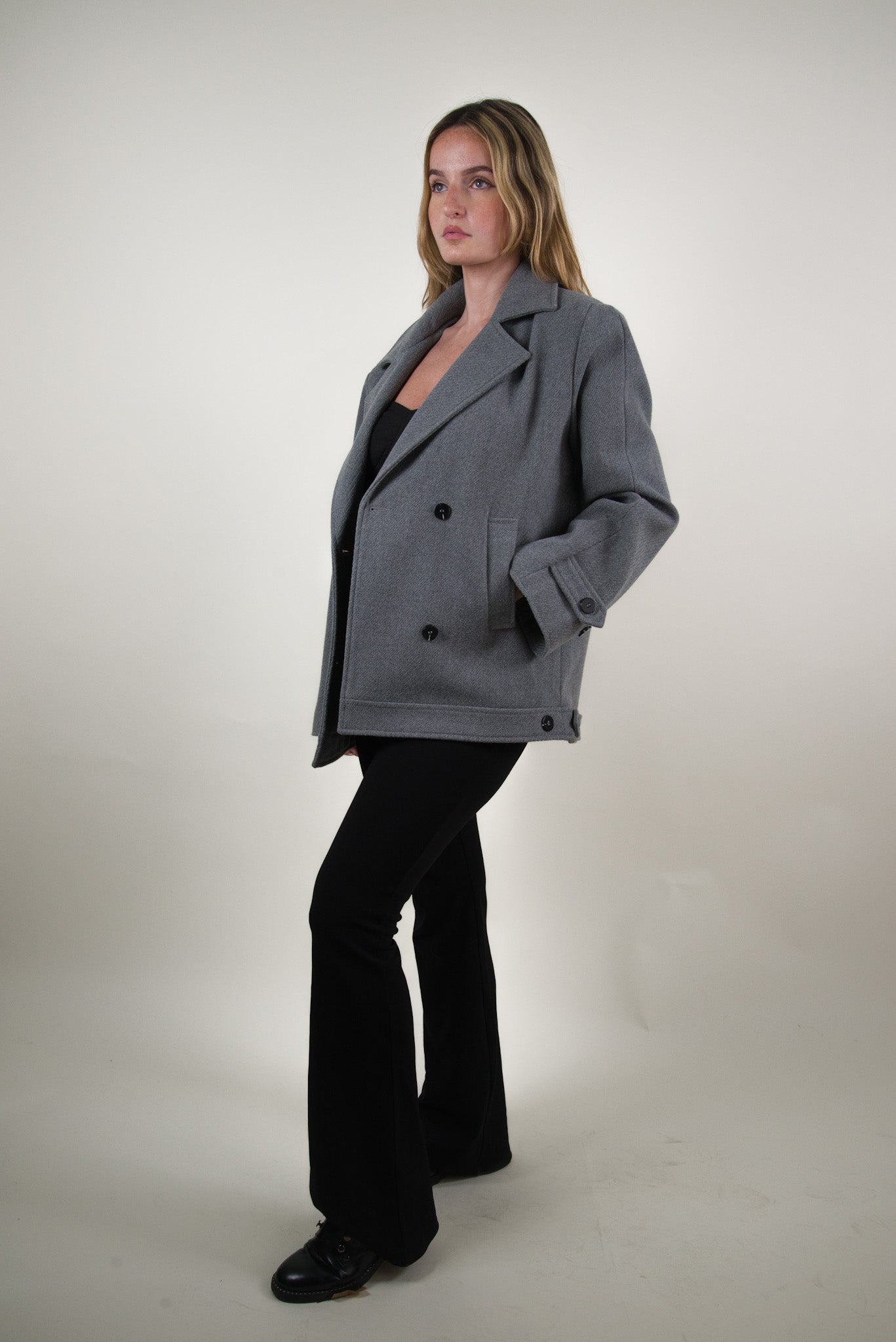 MANTEAU COURT EN LAINE