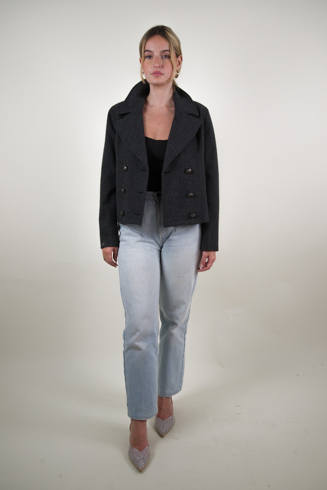 VESTE COURTE À DOUBLE BOUTONNAGE