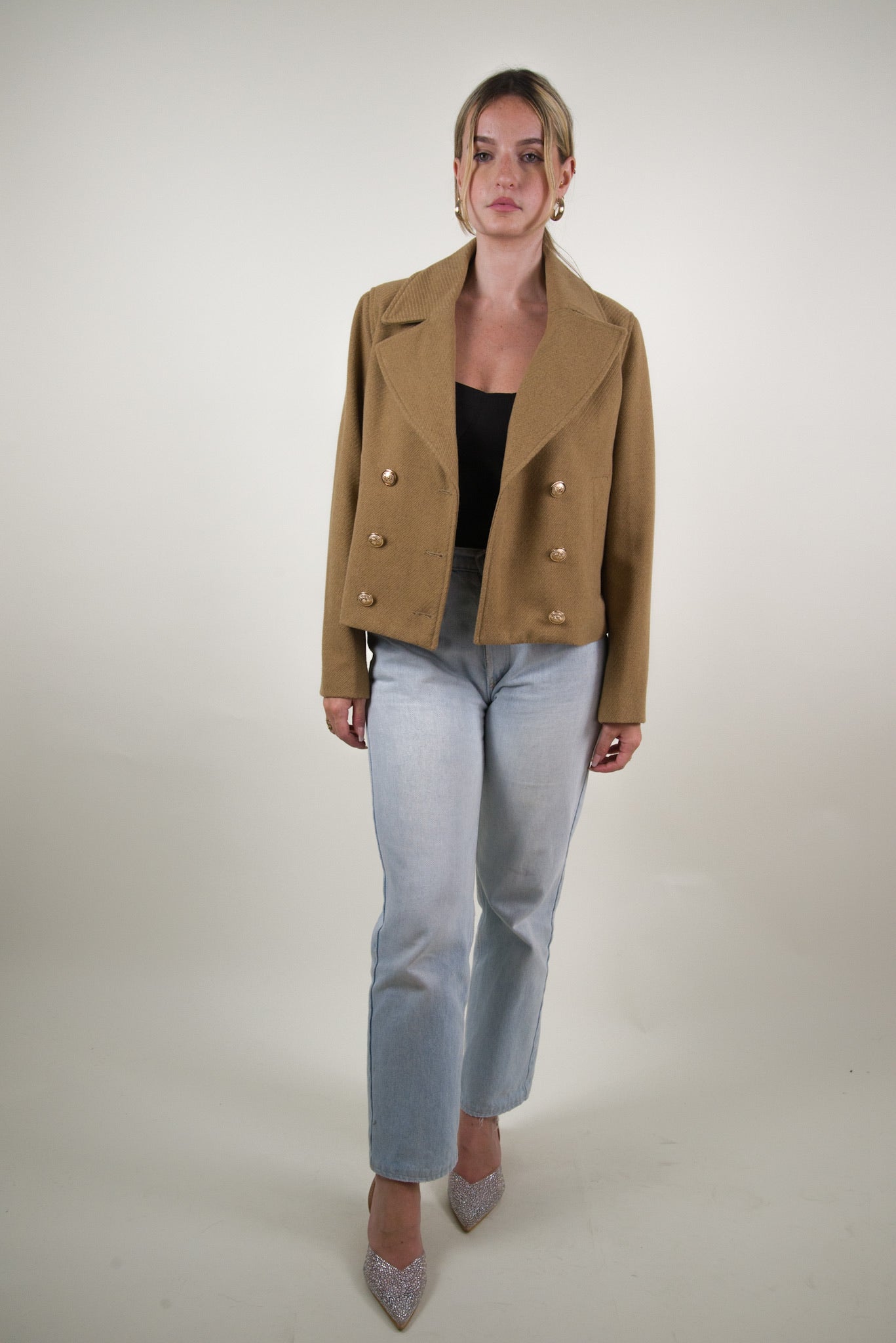 VESTE COURTE À DOUBLE BOUTONNAGE