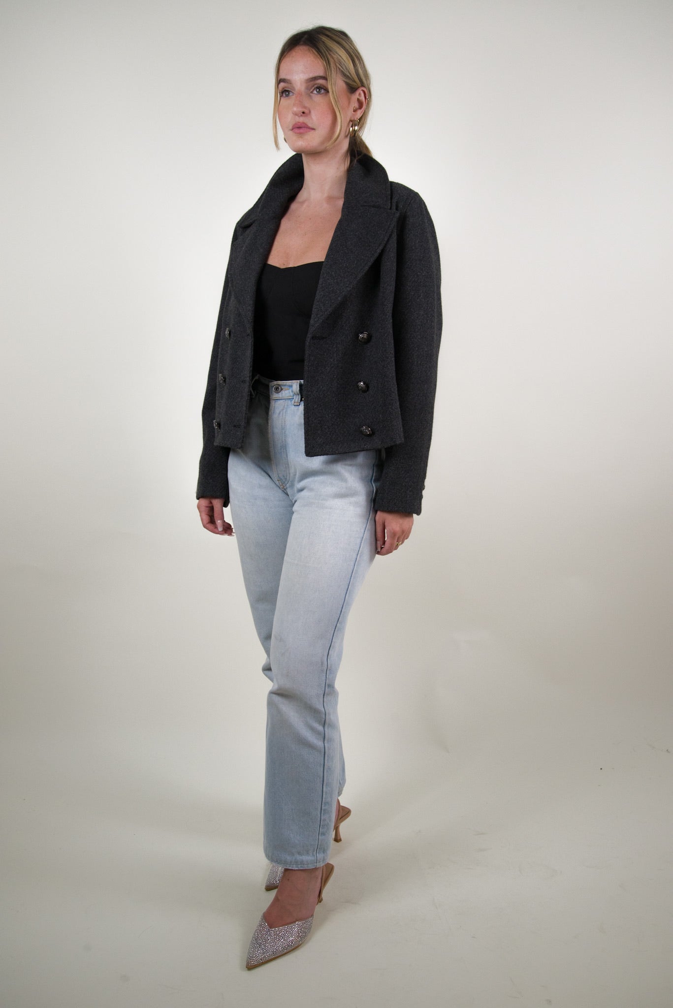 VESTE COURTE À DOUBLE BOUTONNAGE