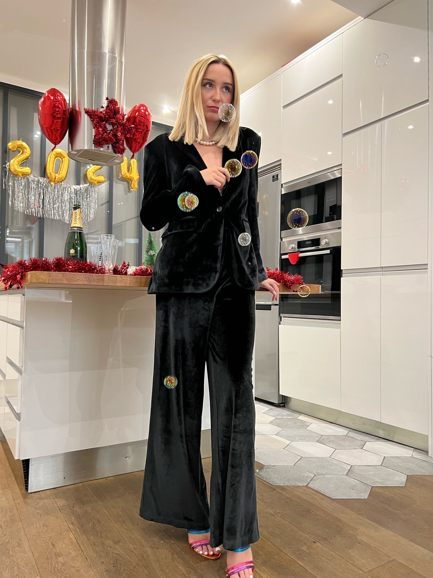 WIDE-LEGGED VELVET PANTS