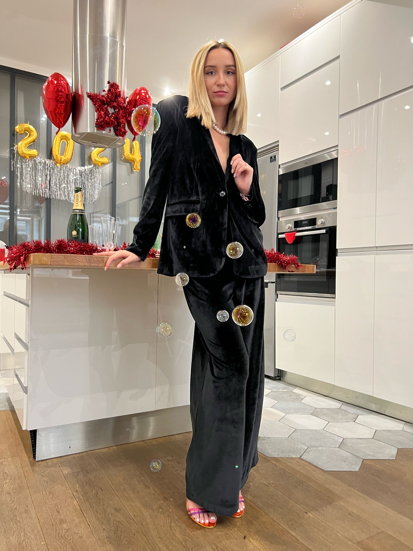 WIDE-LEGGED VELVET PANTS