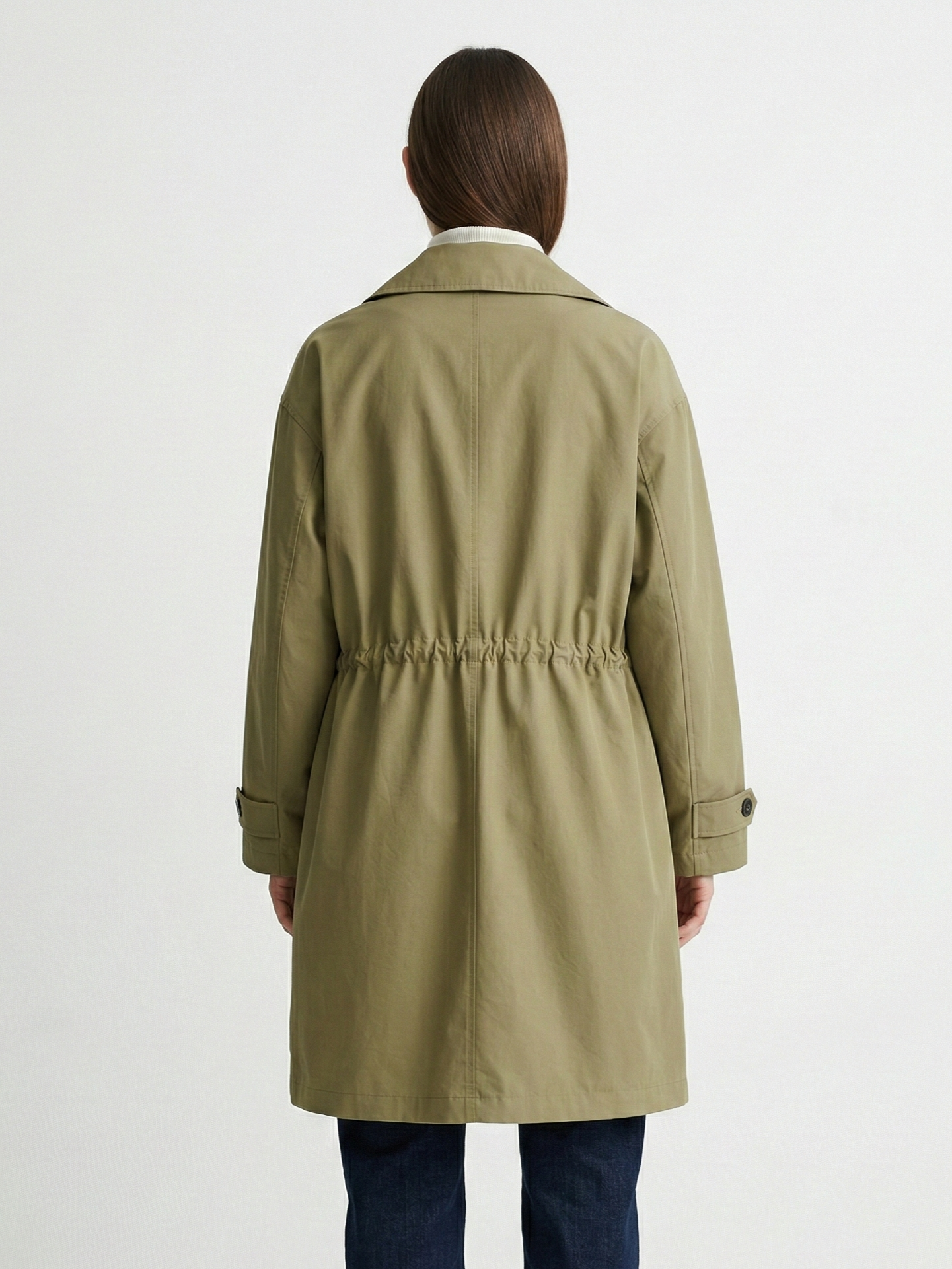 Parka de longitud media con cinturón y bolsillos