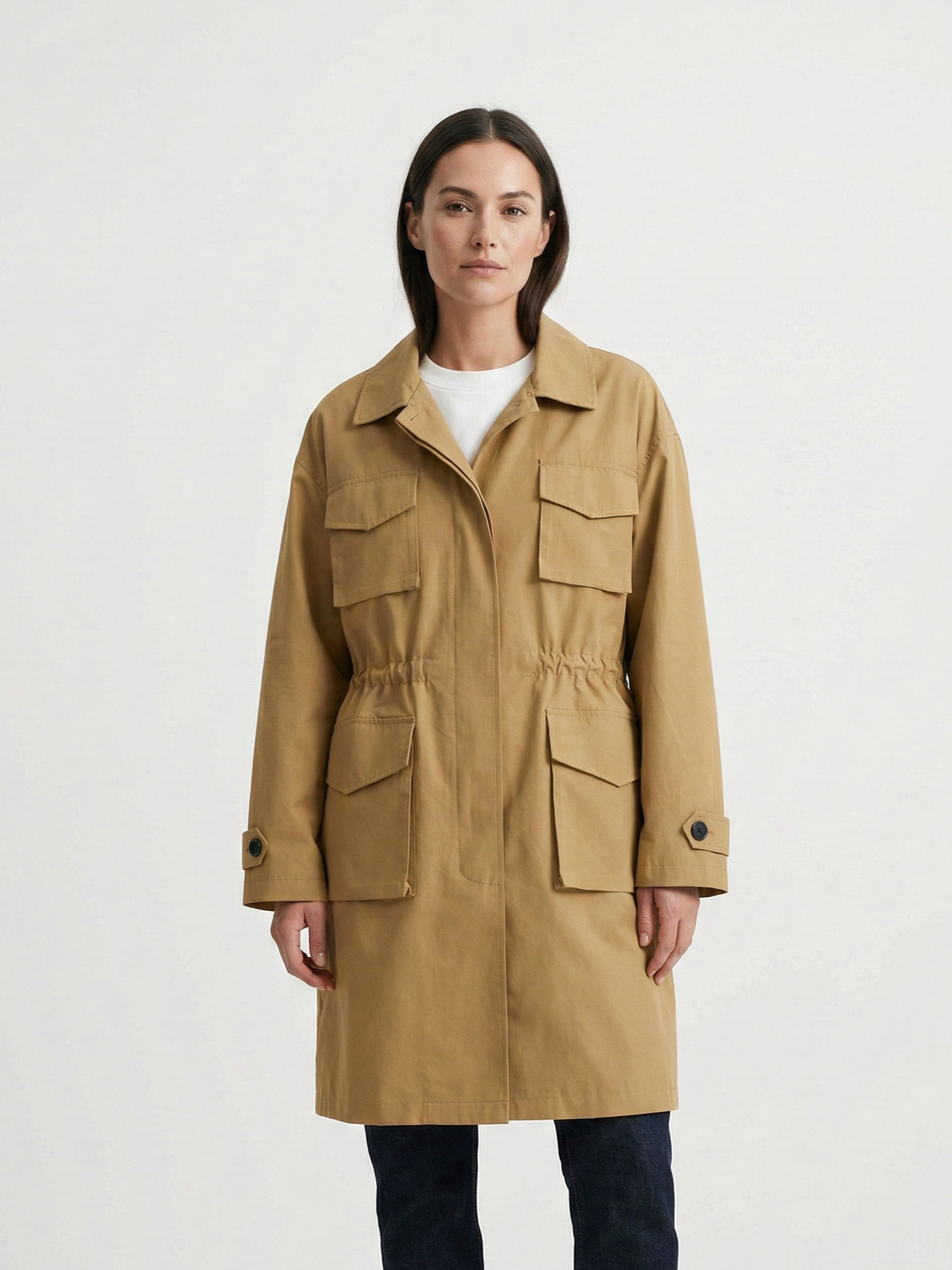 Parka de longitud media con cinturón y bolsillos