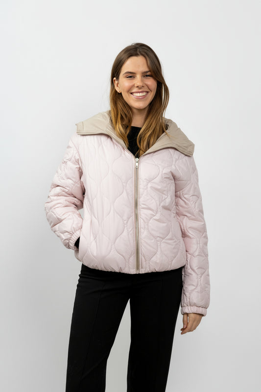 CHAQUETA IMPERMEABLE REVERSIBLE CON CAPUCHA