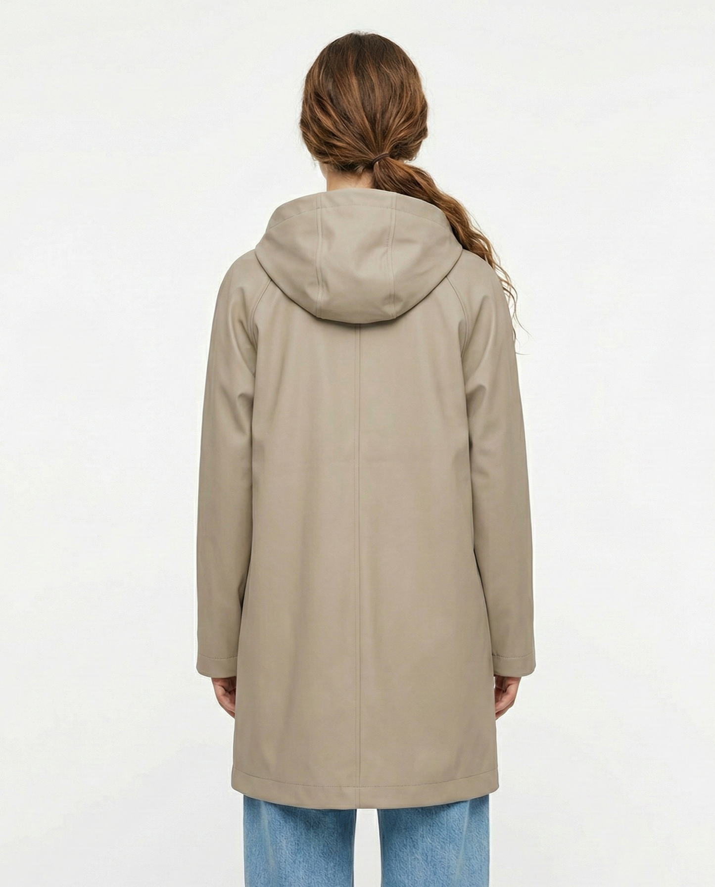 PARKA IMPERMEABLE DE LARGO MEDIO CON CAPUCHA