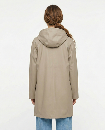PARKA IMPERMEABLE DE LARGO MEDIO CON CAPUCHA