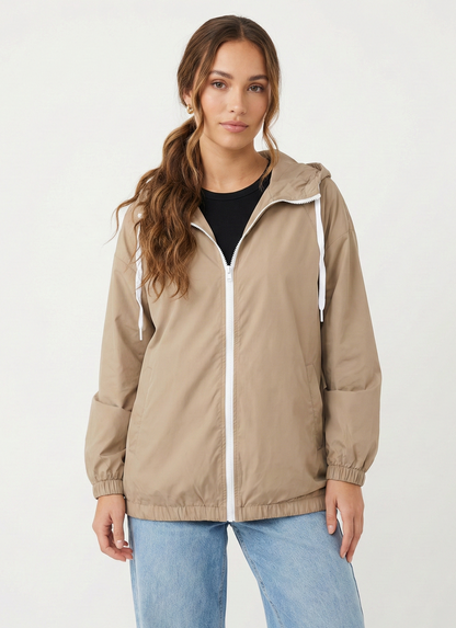 CHAQUETA IMPERMEABLE CON CAPUCHA
