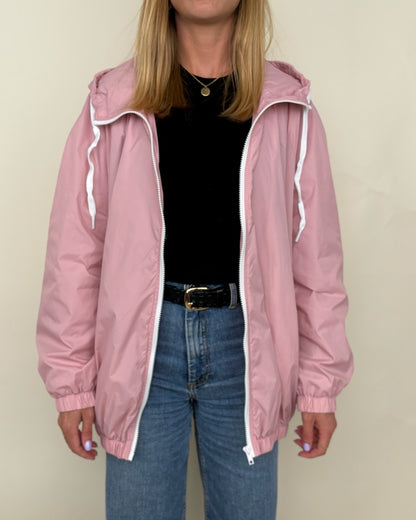 CHAQUETA IMPERMEABLE CON CAPUCHA