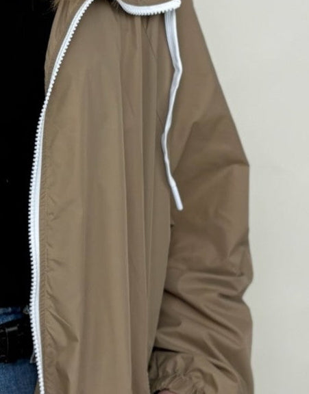 BLOUSON IMPERMÉABLE À CAPUCHE