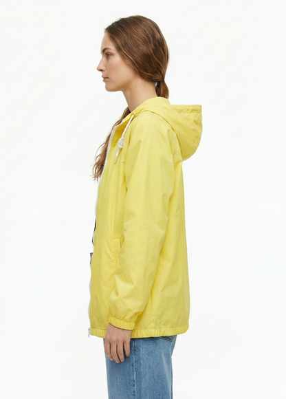 CHAQUETA IMPERMEABLE CON CAPUCHA