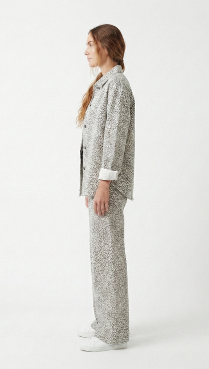 JEANS DE PIERNA ANCHA CON ESTAMPADO DE LEOPARDO