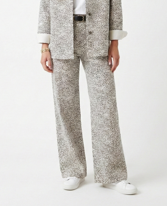 WIDE-LEG LEOPARD PRINT JEANS