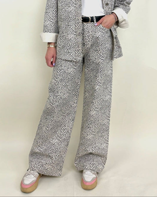 WIDE-LEGGED LEOPARD PRINT JEANS PANTS