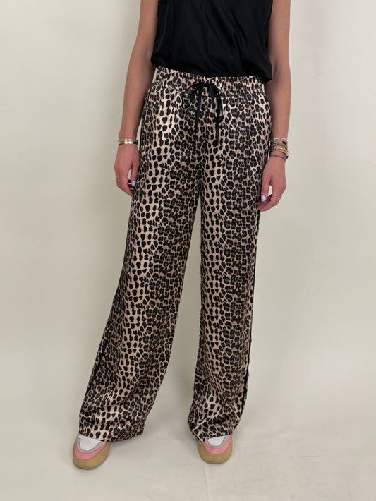 Pantalones de satén con estampado de leopardo