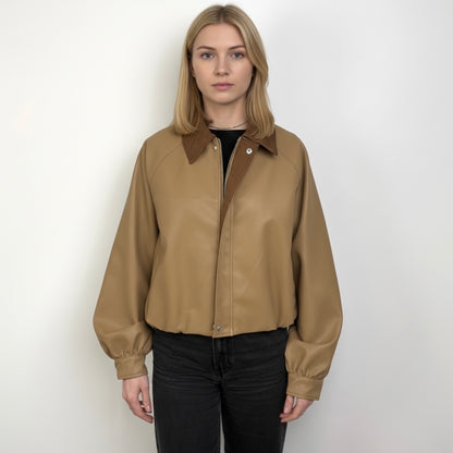 VESTE EN SIMILICUIR À COL CONTRASTÉ