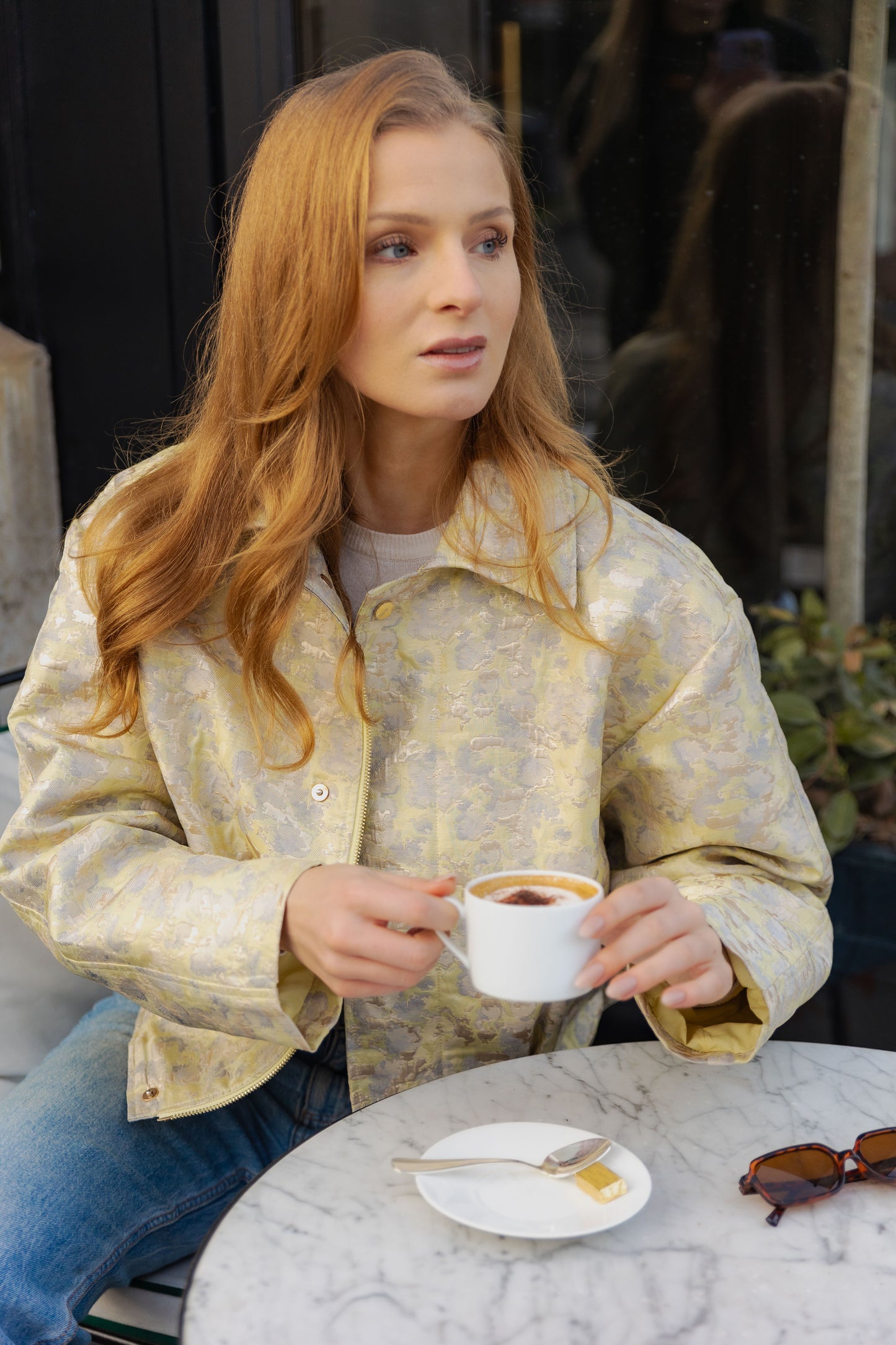 VESTE À MOTIF EN TISSU MÉTALLISÉ