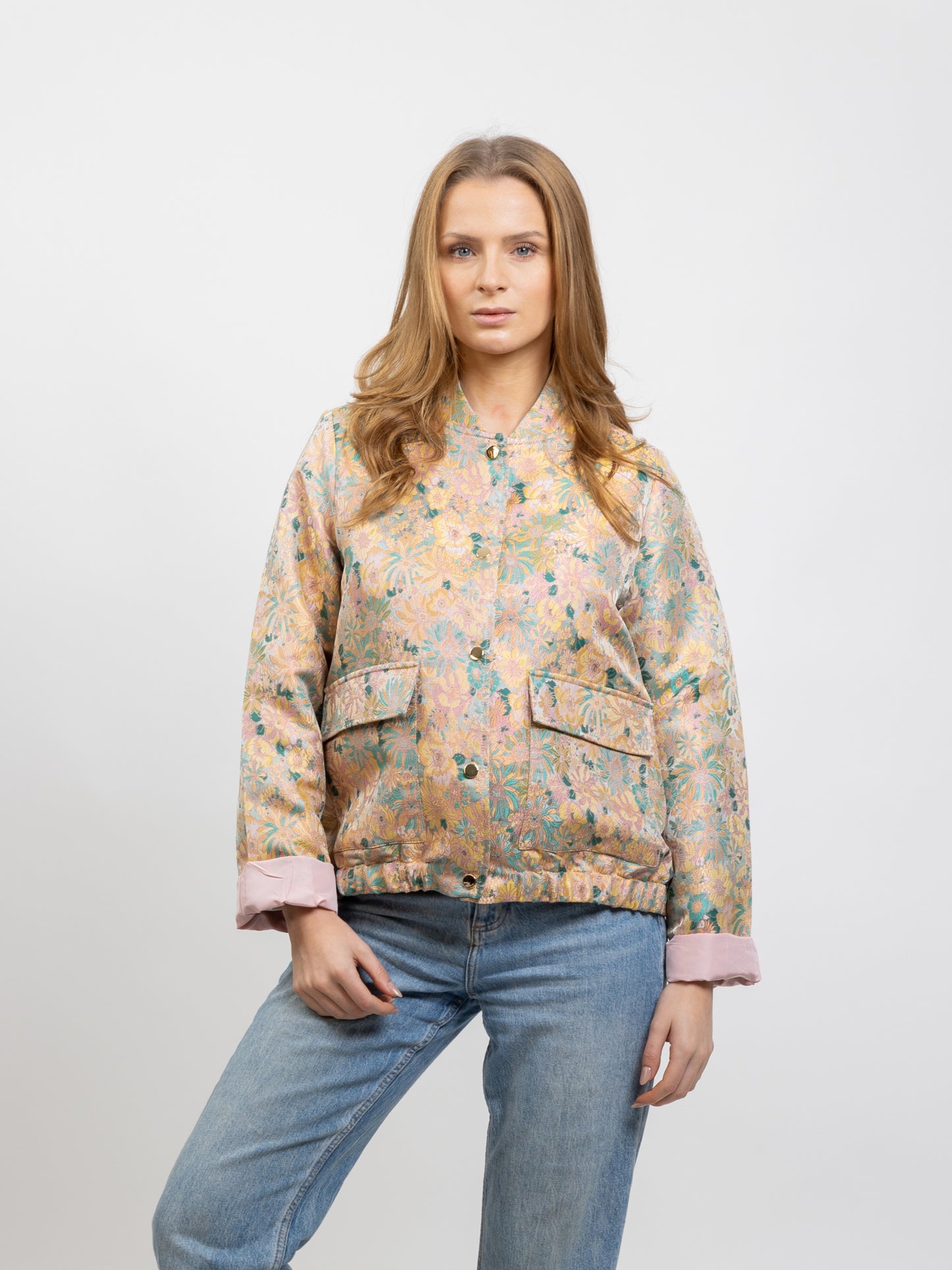 CHAQUETA CON ESTAMPADO FLORAL METÁLICO