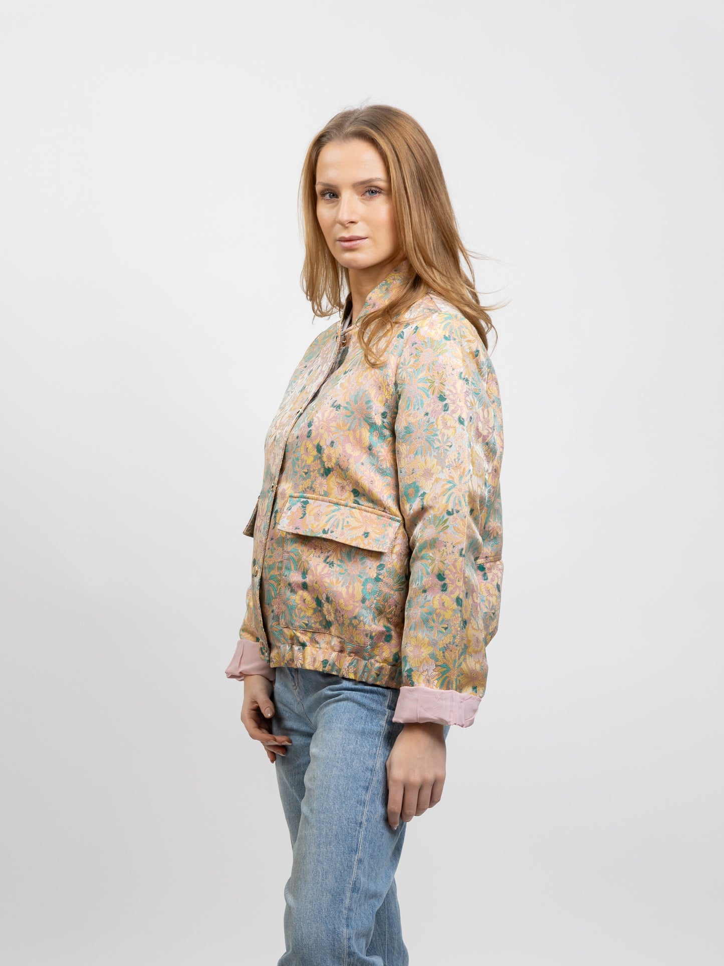 CHAQUETA CON ESTAMPADO FLORAL METÁLICO