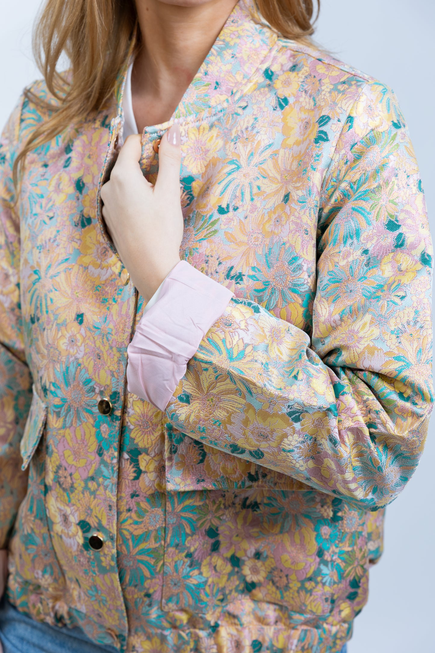 CHAQUETA CON ESTAMPADO FLORAL METÁLICO
