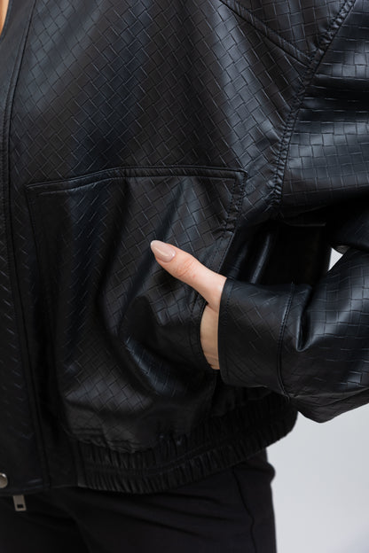 CHAQUETA DE CUERO SINTÉTICO CON ESTAMPADO TRENZADO