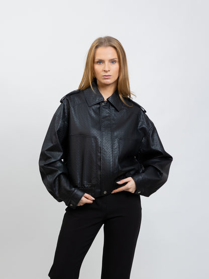 CHAQUETA DE CUERO SINTÉTICO CON ESTAMPADO TRENZADO