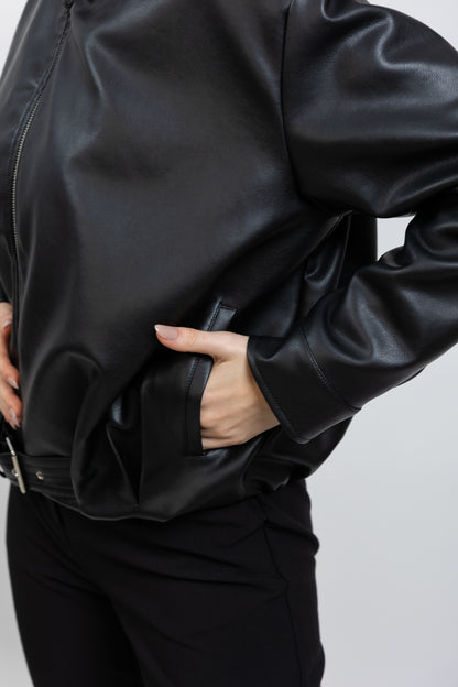 BLOUSON EN SIMILICUIR AVEC CEINTURE