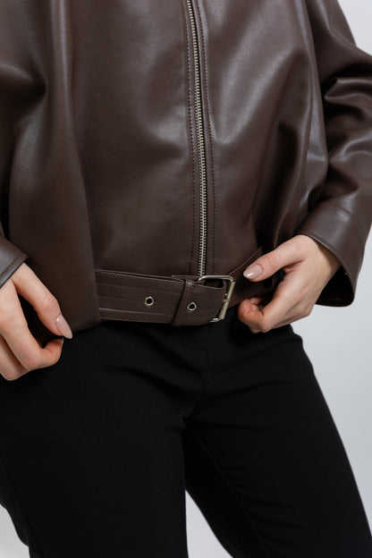 BLOUSON EN SIMILICUIR AVEC CEINTURE