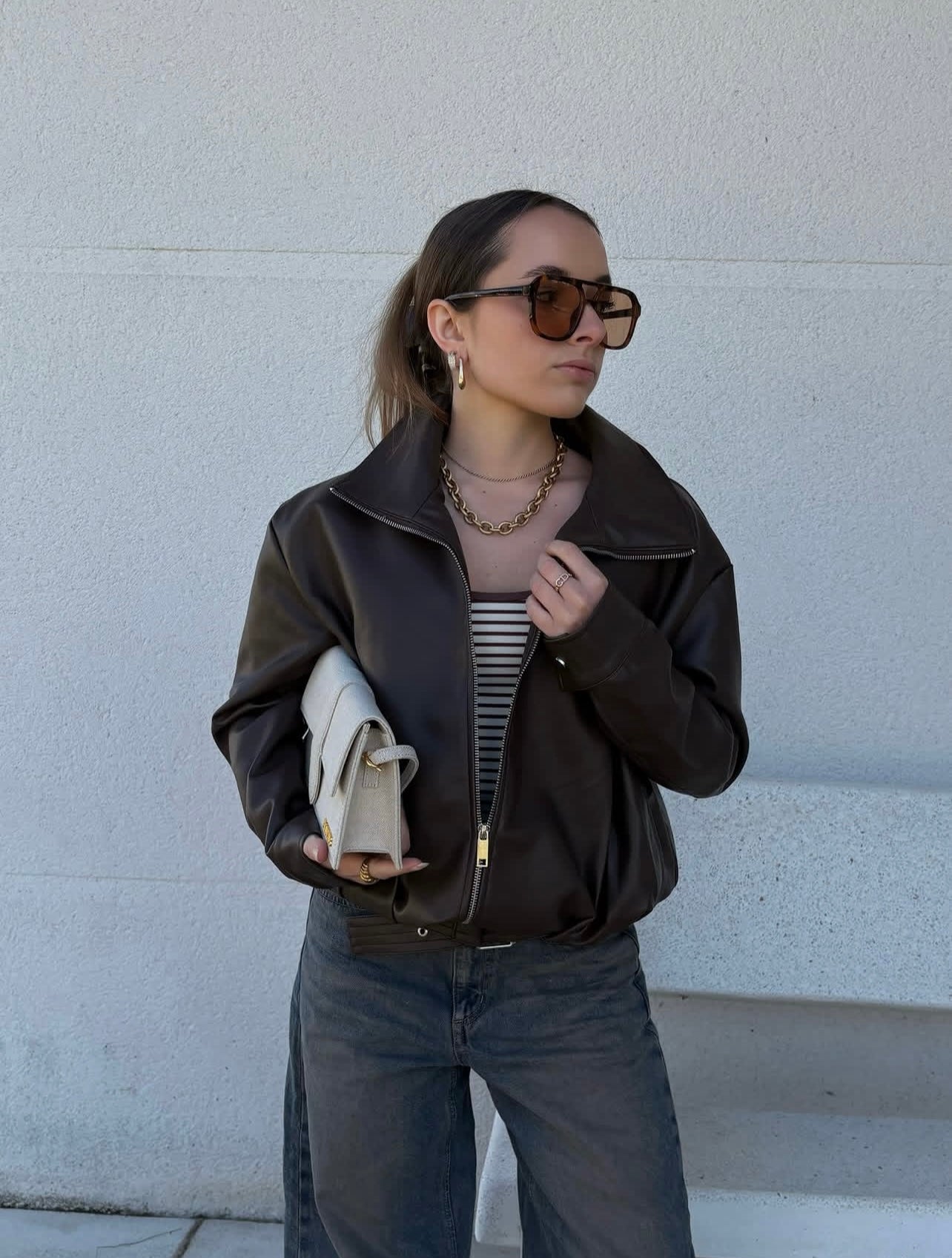 CHAQUETA DE CUERO SINTÉTICO CON CINTURÓN