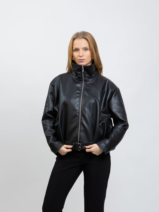 CHAQUETA DE CUERO SINTÉTICO CON CINTURÓN