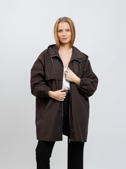 PARKA LIGERA CON CAPUCHA