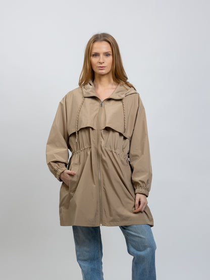 PARKA LIGERA CON CAPUCHA