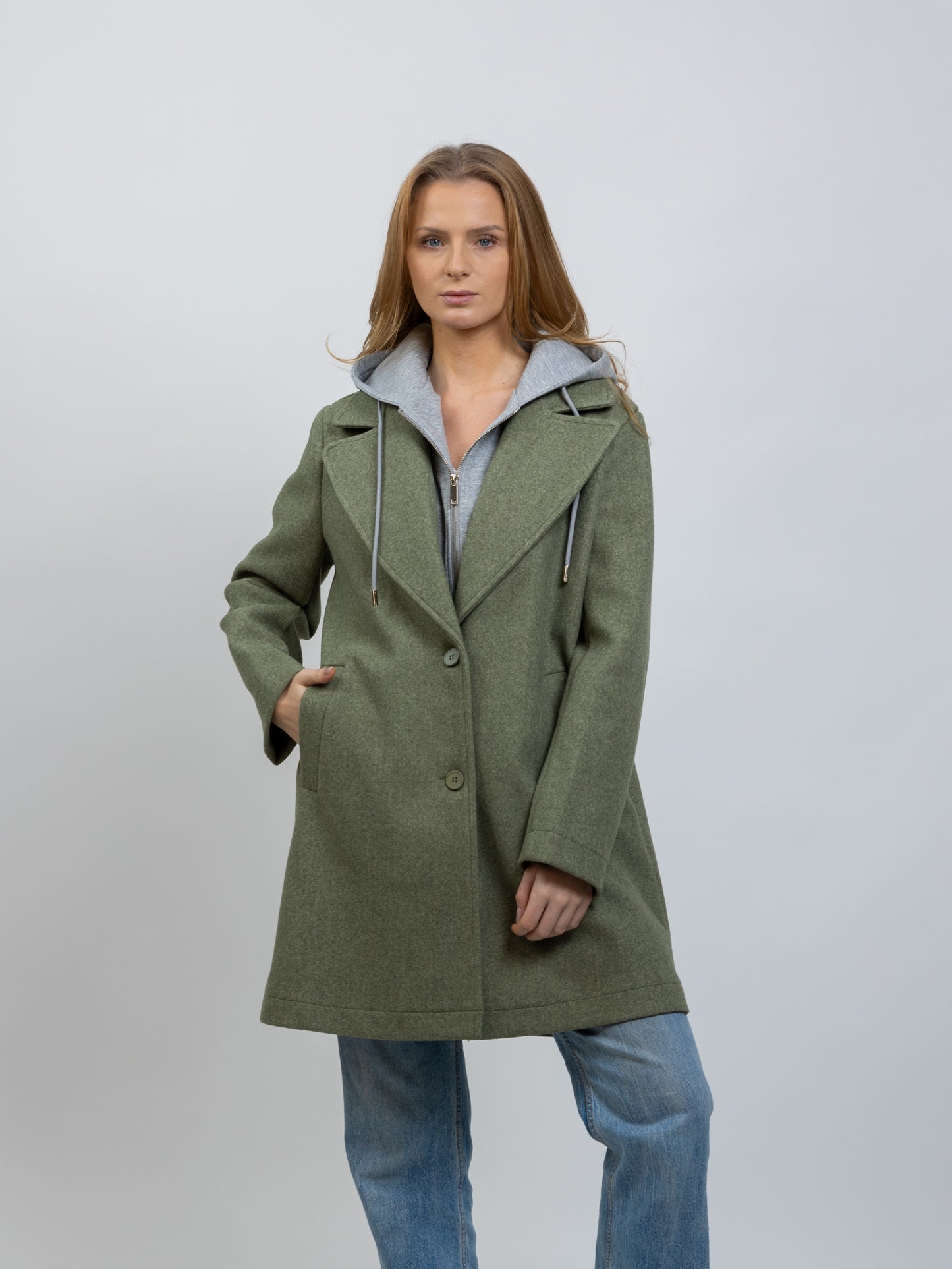 MANTEAU FAUX 2 PIÈCES AVEC CAPUCHE CONTRASTÉE