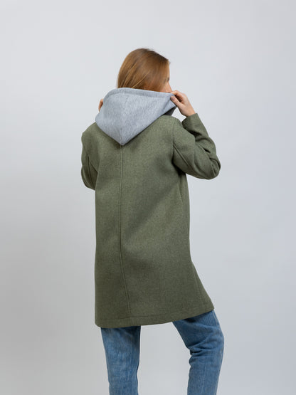 MANTEAU FAUX 2 PIÈCES AVEC CAPUCHE CONTRASTÉE