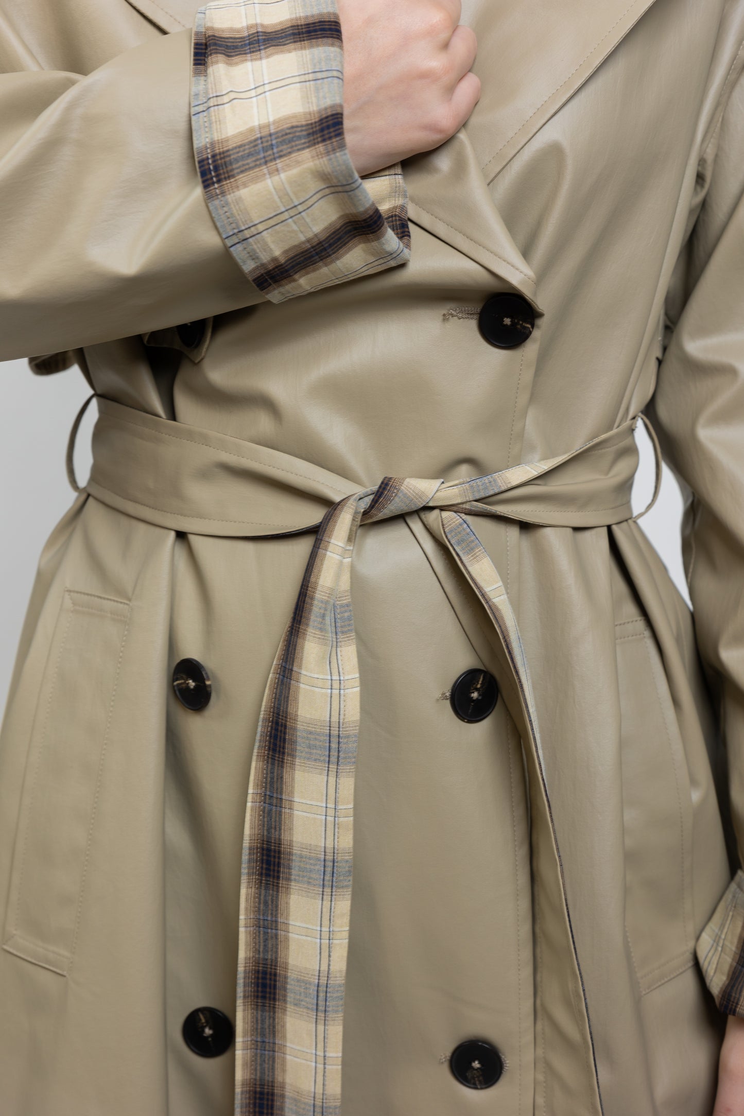 TRENCH À CEINTURE AVEC MOTIF CARREAUX