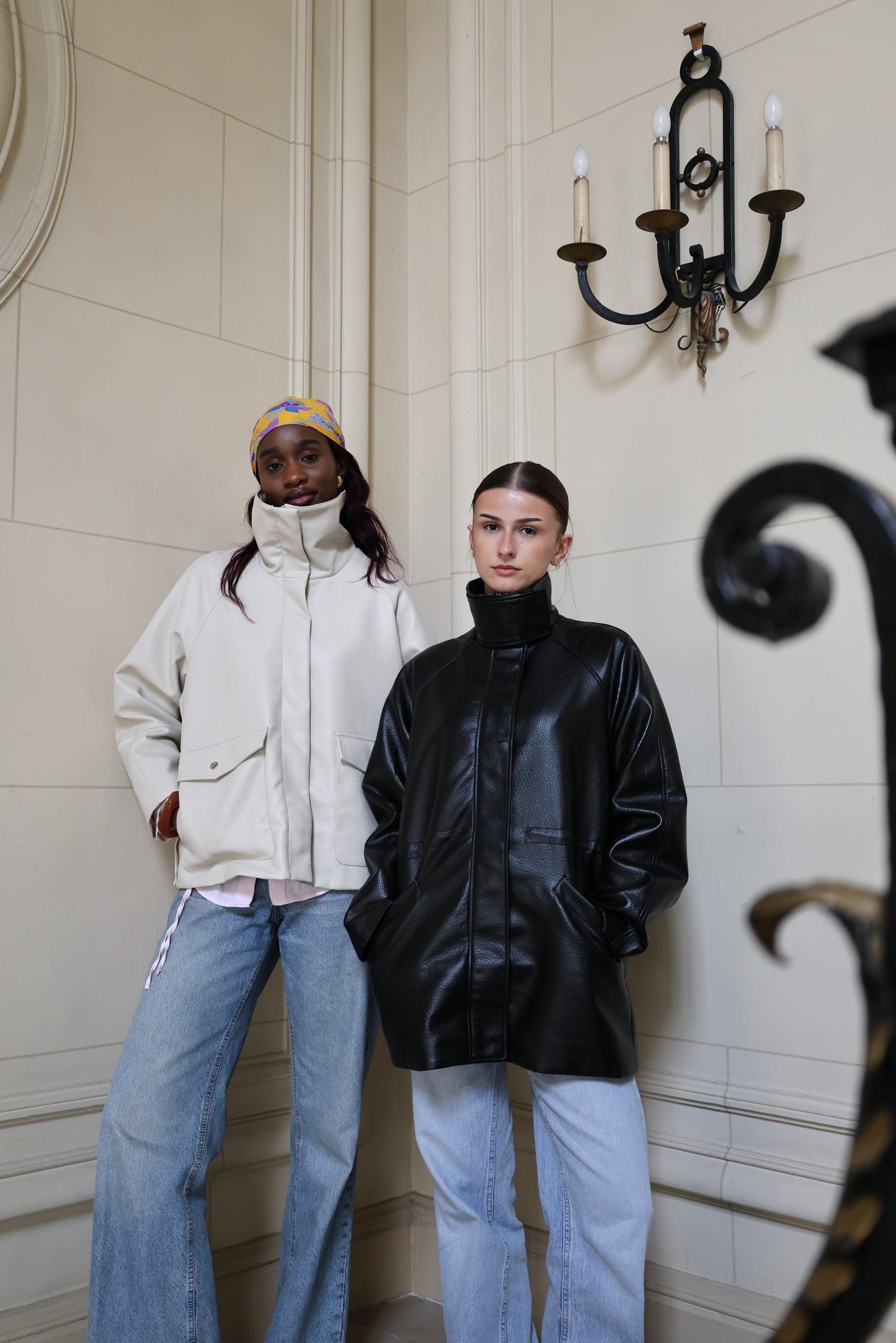 MANTEAU COL MONTANT EN SIMILICUIR
