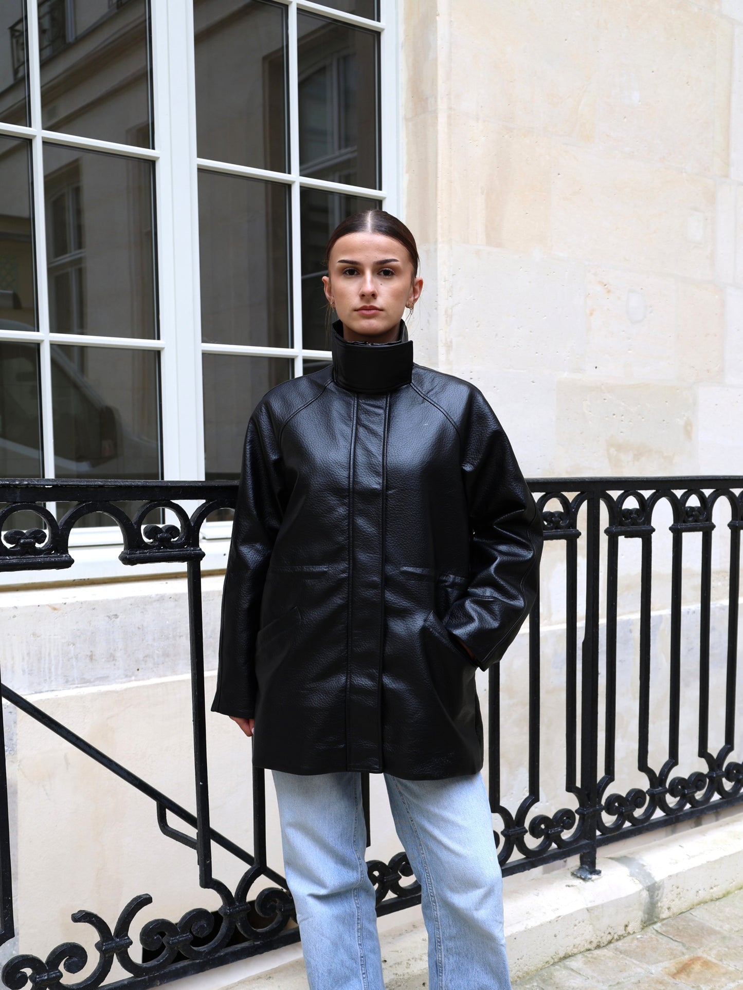 MANTEAU COL MONTANT EN SIMILICUIR