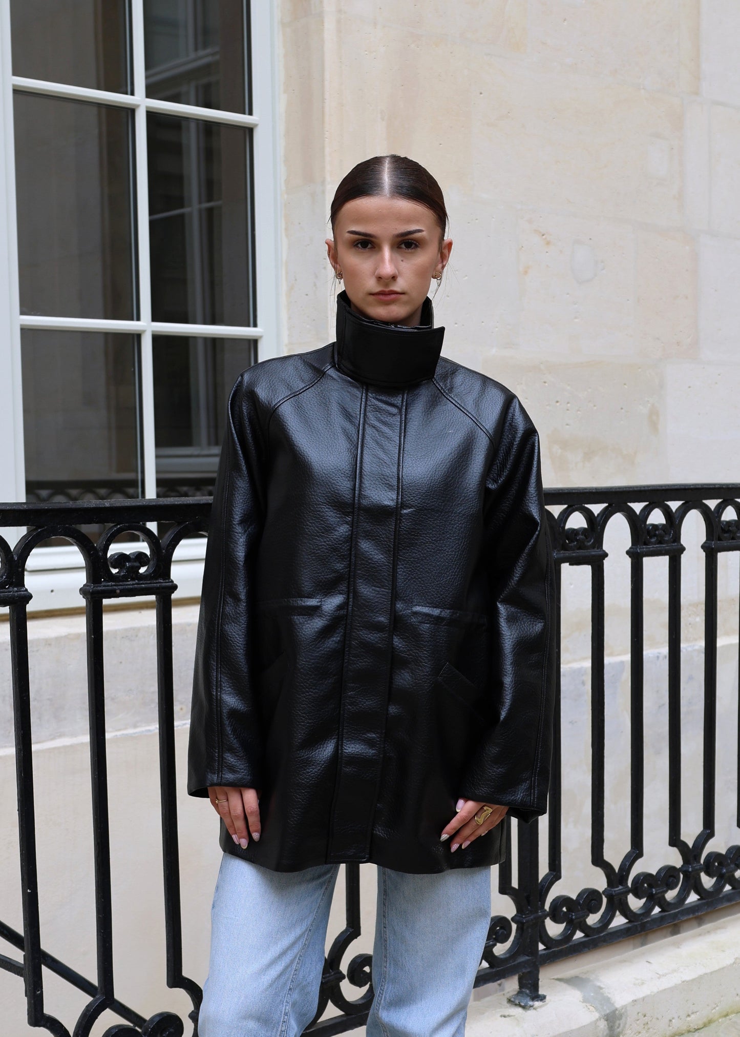 MANTEAU COL MONTANT EN SIMILICUIR
