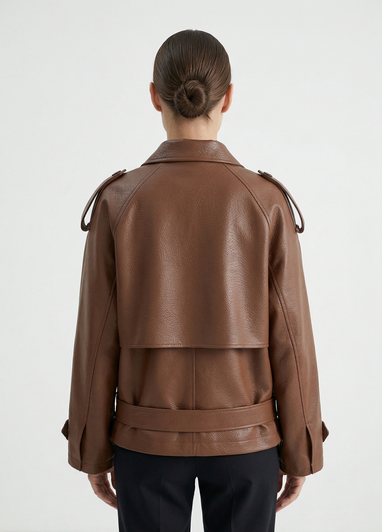 CHAQUETA EFECTO PIEL CON CINTURÓN
